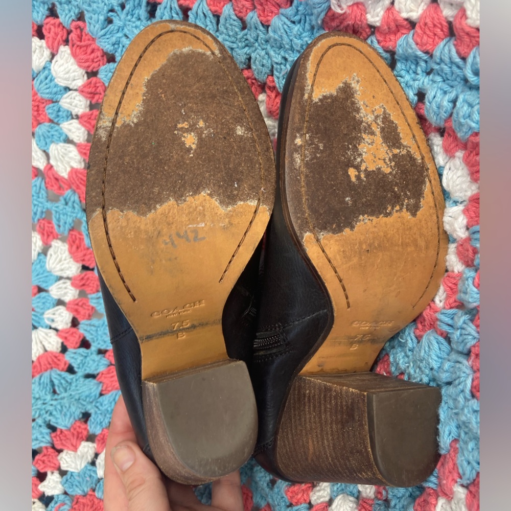 🦌 Coach Hewes Leather Ankle Bootie w/ Almond Toe & wooden chunky heel size 7.5 - Picture 8 of 8